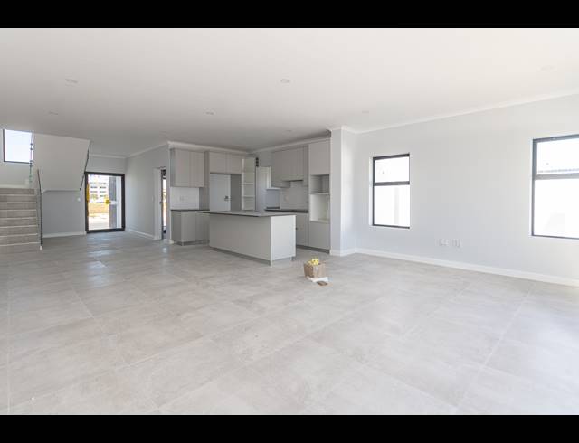 4 BEDROOM FREEHOLD FOR SALE IN SANDOWN